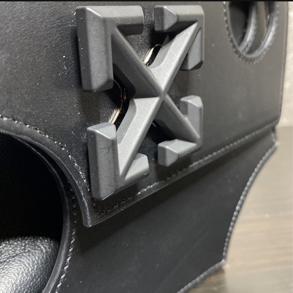 OFF-White Jitney Holes Bag - Picture 8 of 10